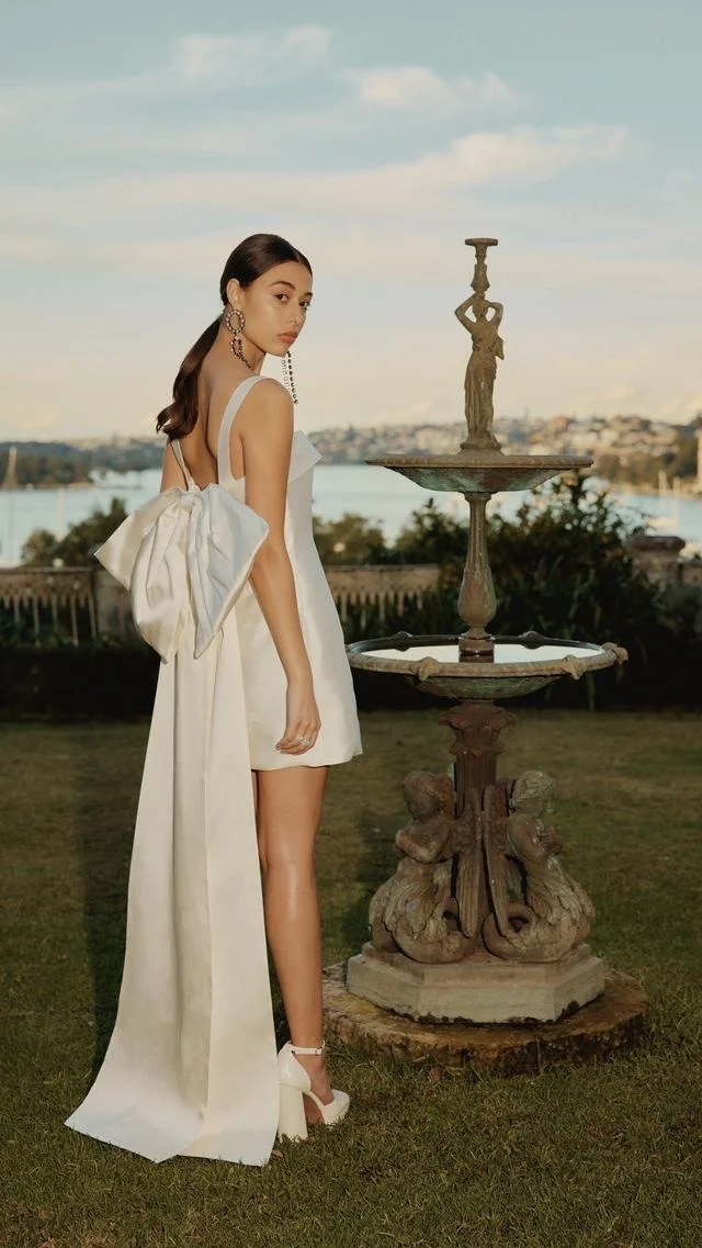OLOEY Square Collar Spaghetti Straps Bridal Gowns Elegant Above Knee Wedding Dress With Detachable Bownot Train Custom Made