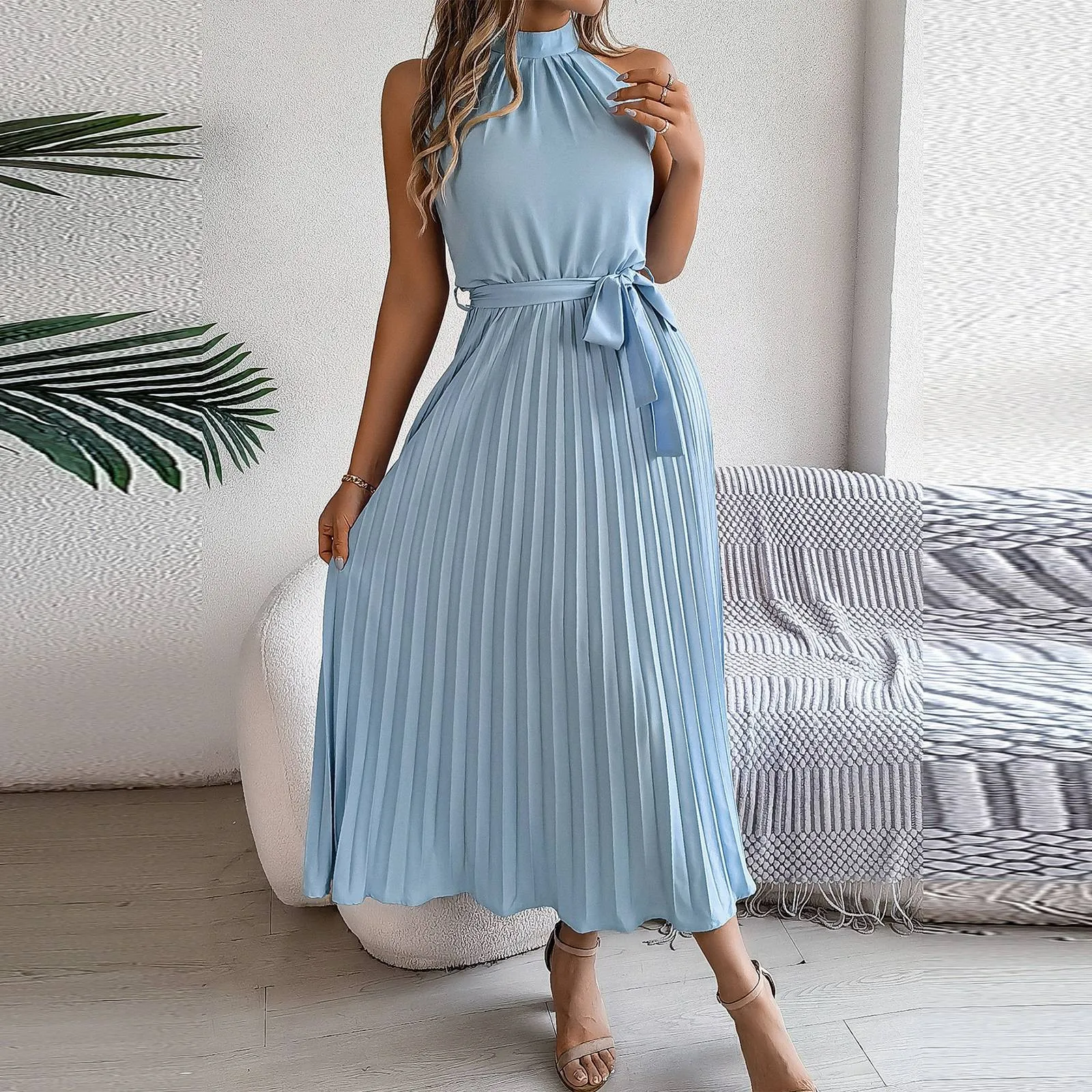 Elegant Standing Collar Sleeveless Waist Cinched Pleated Dress For Spring And Summer