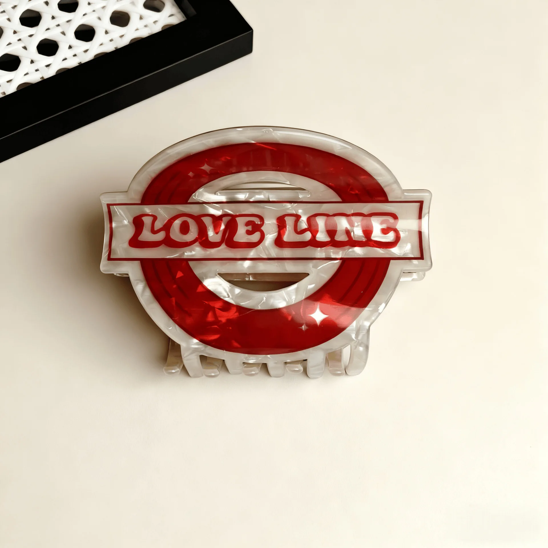 Muweordy London Style Telephone Booth Design Hair Claw Classic Retro Claw Clips Red Shark Clip إكسسوارات الشعر للنساء والفتيات