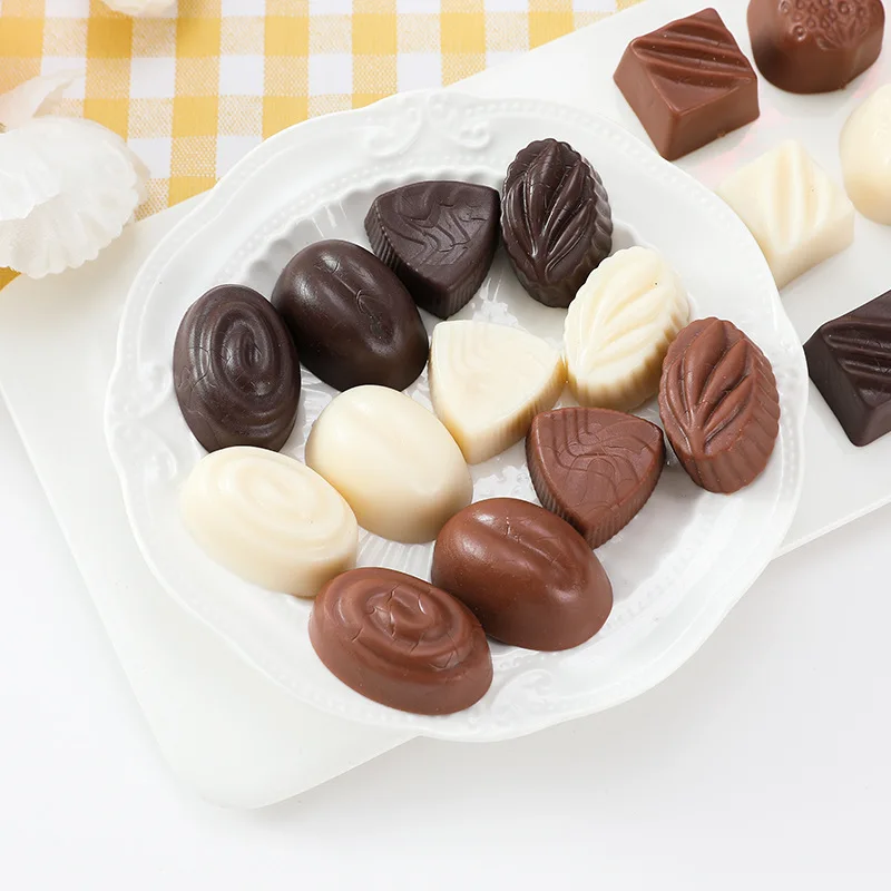 Simulierte reine schwarze Schokolade, Haselnuss, Weiß, Braun, Rumgeschmack, Dessertladen, Bäckerei, Café-Display, gefälschte Lebensmittel 8 Stück/Set – Detail 4