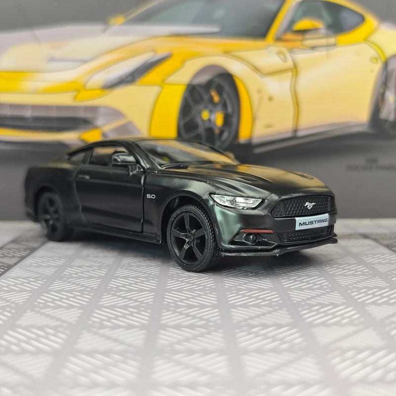

Модель автомобиля Ford Mustang из сплава металла в масштабе 1:36, с открывающимися дверями, подходит для коллекционирования и может быть подарен.