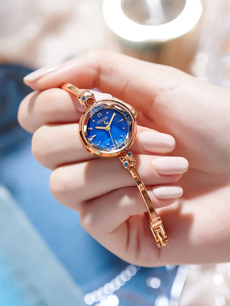 

Women's luxury watch with a small dial, quartz watch, high-end stainless steel bracelet, women's design wristwatch.