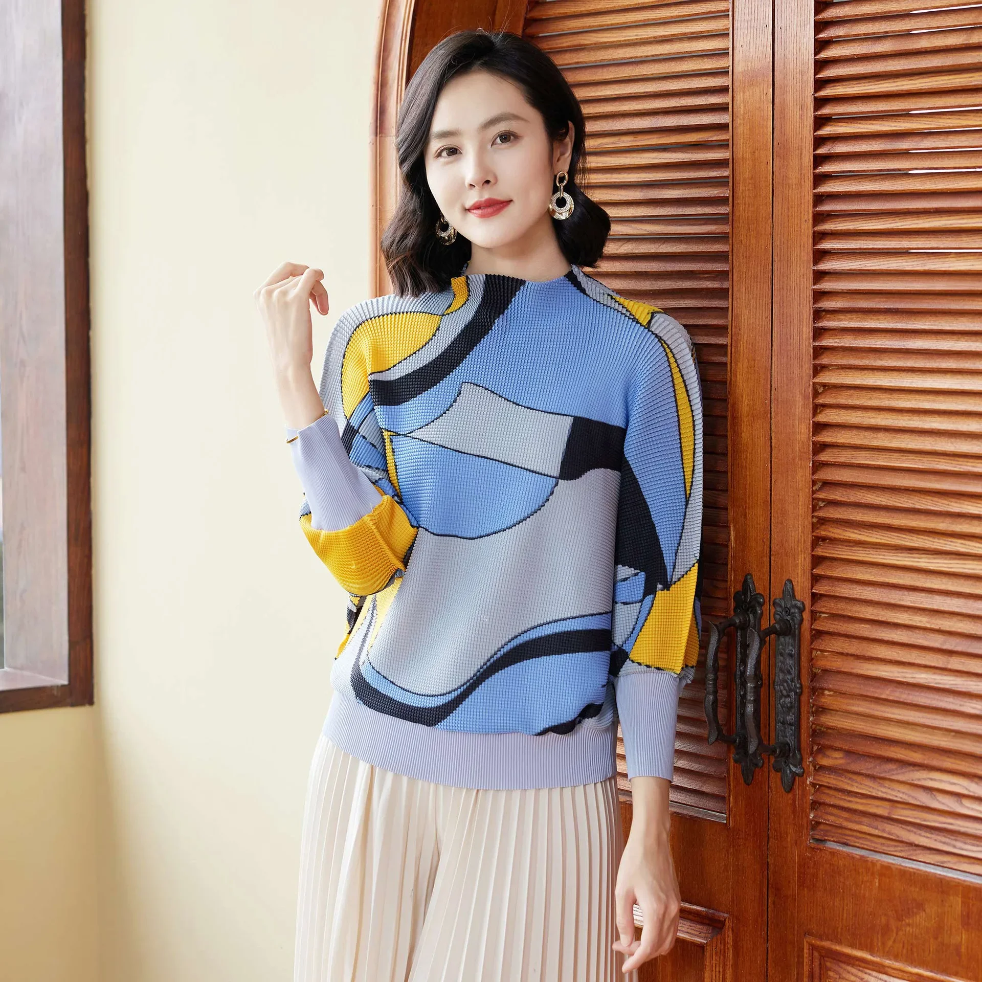 

Miyake Pleated Top Women's 2024 Spring New High-end Fashion Printed Round Neck Three-quarter Sleeve Pleated T-shirt Clothing