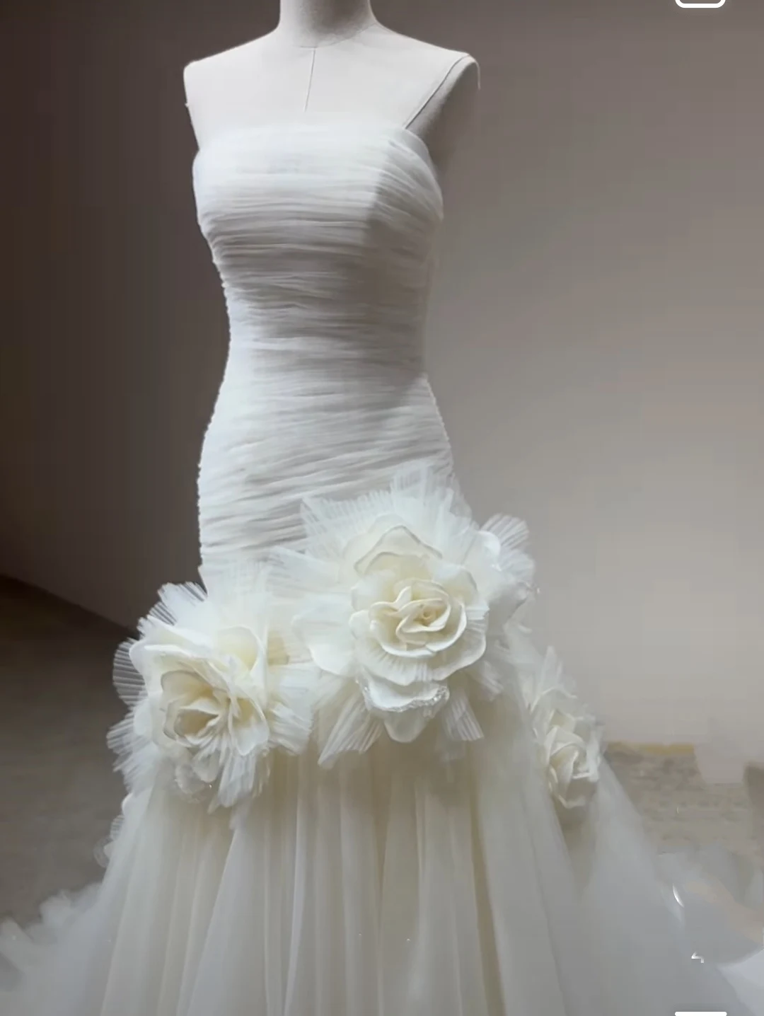 

Светло-желтое вечернее платье по индивидуальному заказу без бретелек со шлейфом из тюля со складками и 3D цветами Вечерние платья для женщин