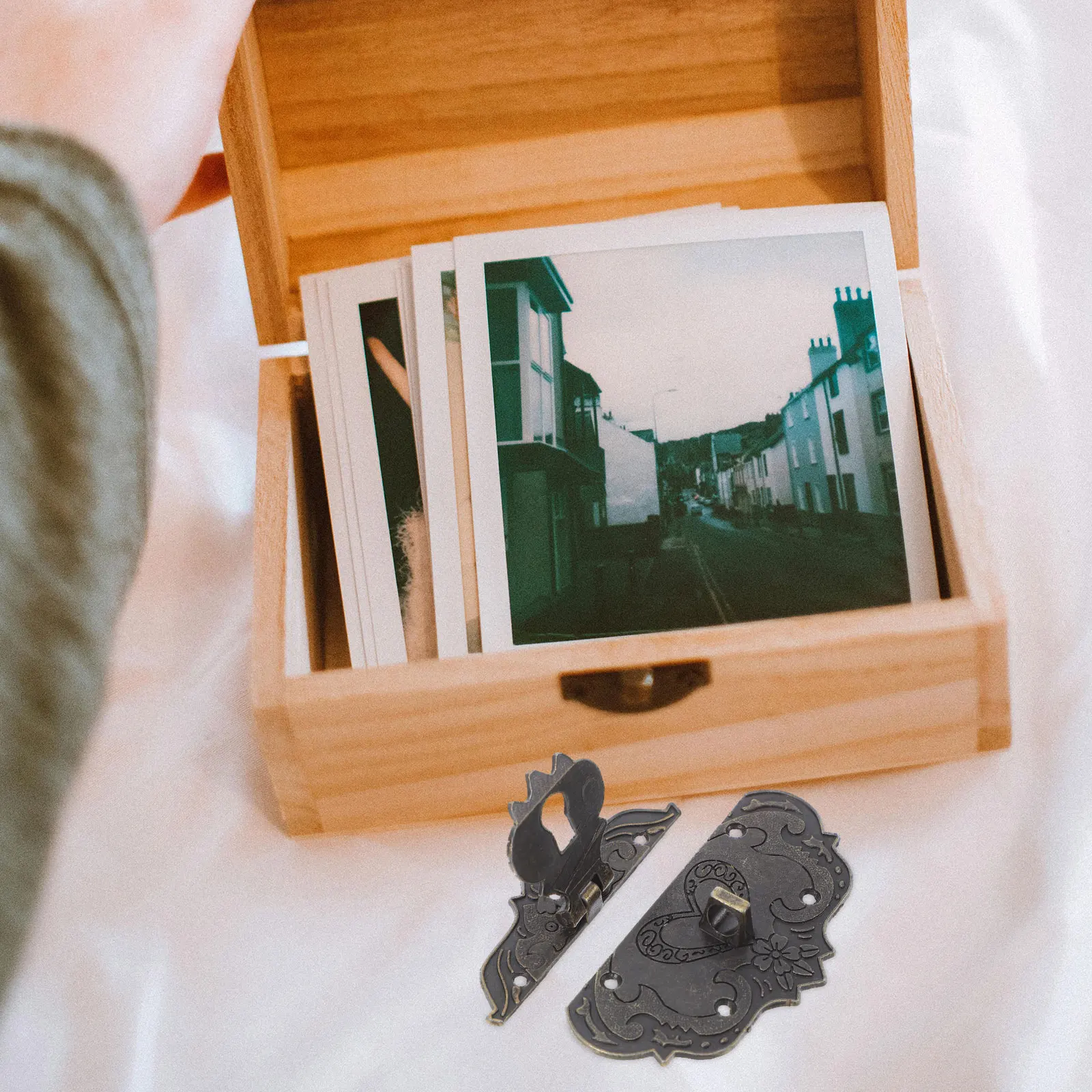 

Style Packaging Hardware Buckle Lock Vintage Metal Latch Secure Jewelry Box Lock Panel for Toolbox Home