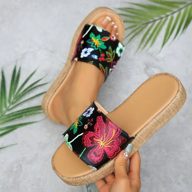 

2026 Plus Size Cool Slippers for Women's Summer New Home, Casual Flat Bottomed Straight Drag