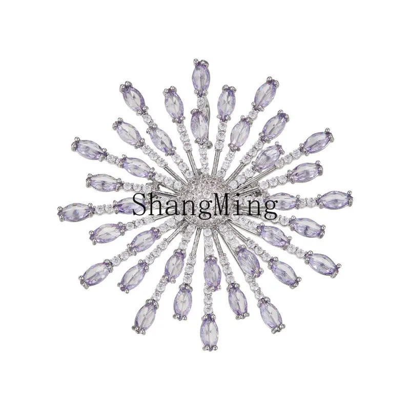 

DSA Premium Exquisite Brooch Copper Alloy Micro-Zircon Stylish and Versatile Clothing Pin