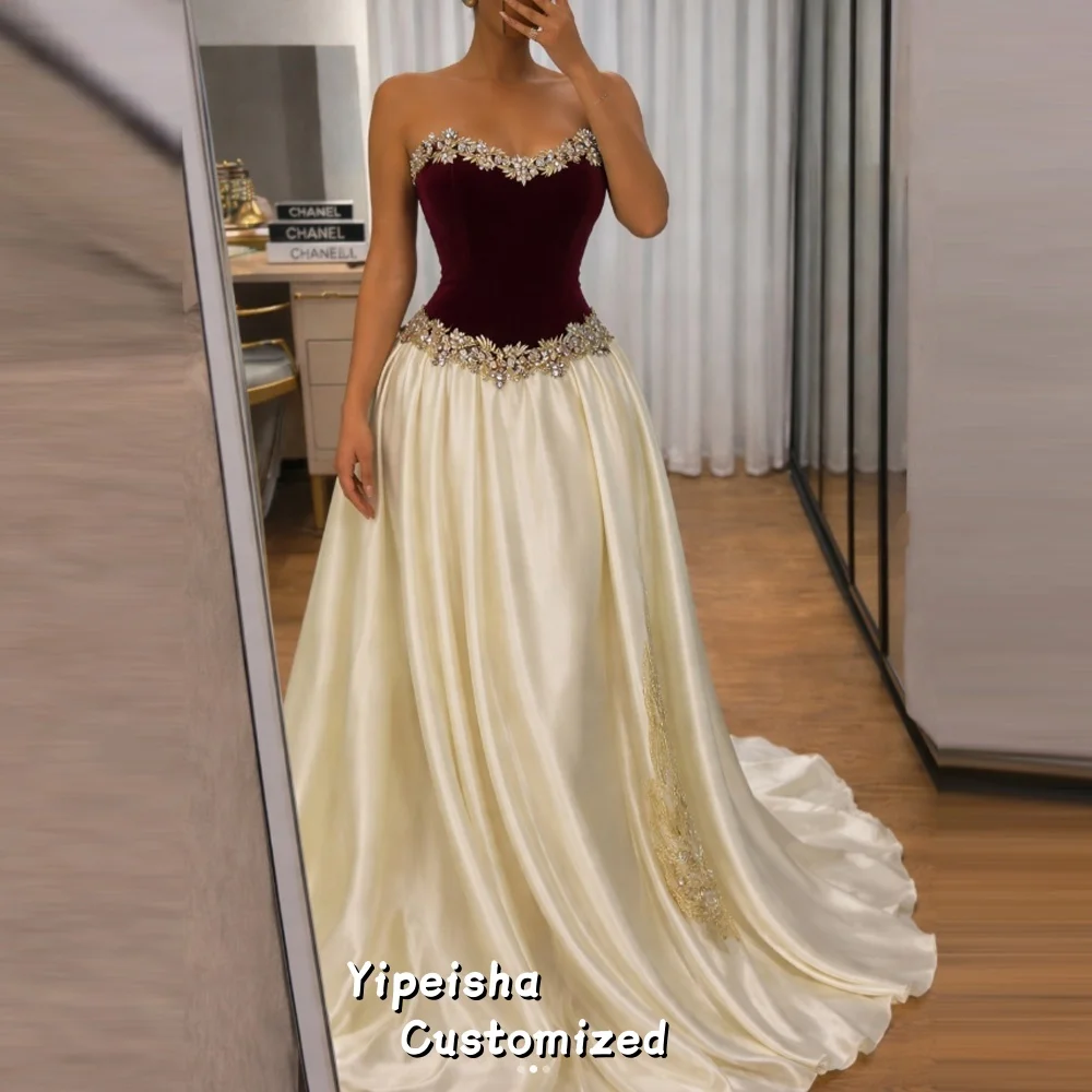 Luxuriöse lange Abendkleider aus Samt mit Herzausschnitt, A-Linie, plissiert, Ballkleid, formelle Kristallapplikationen, Dubai-Partykleid, maßgeschneidert