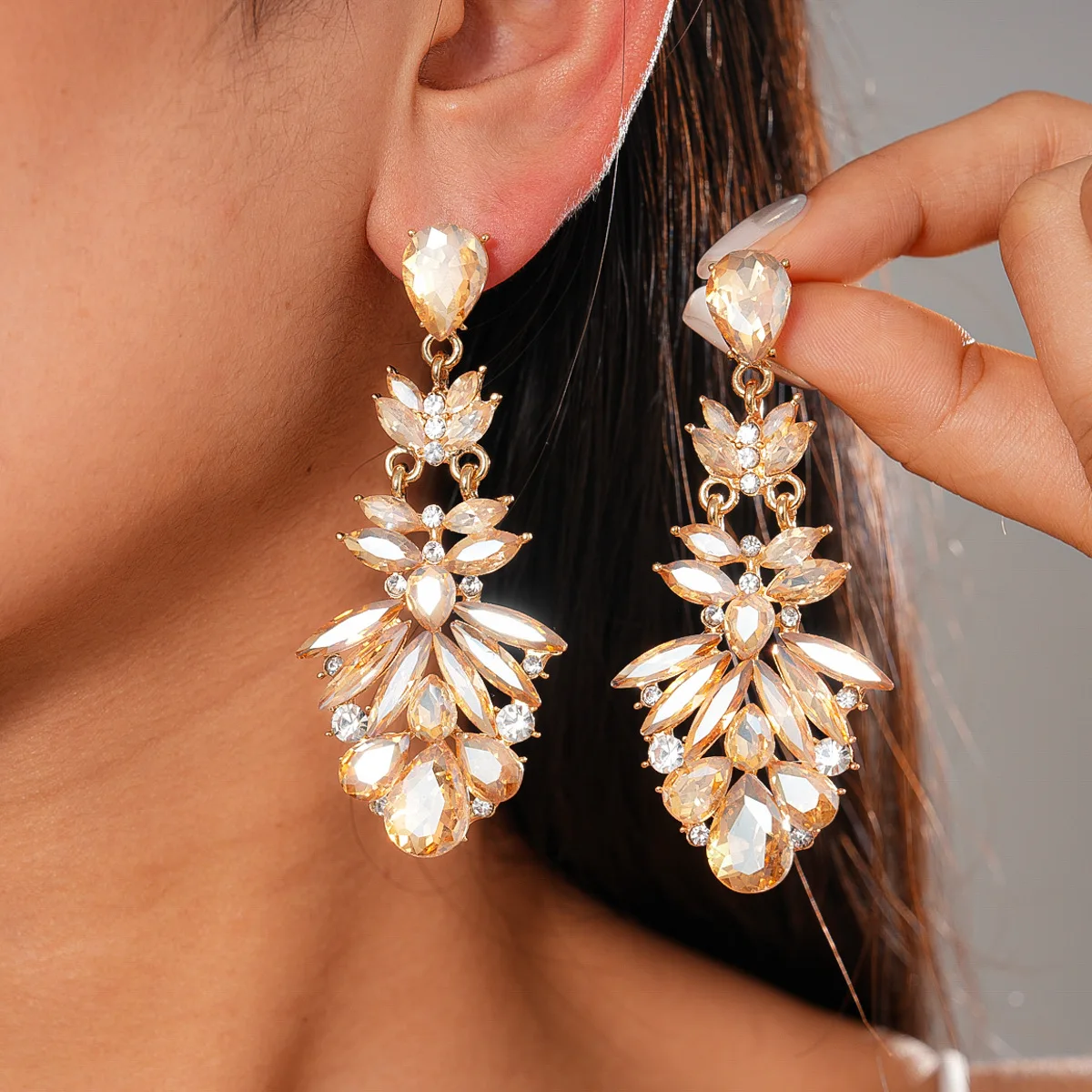 

Exquisite Shiny Coffee Water Drop Rhinestones Drop Earrings for Women Luxury Temperament Palace Style Ddangle Earrings Banquet