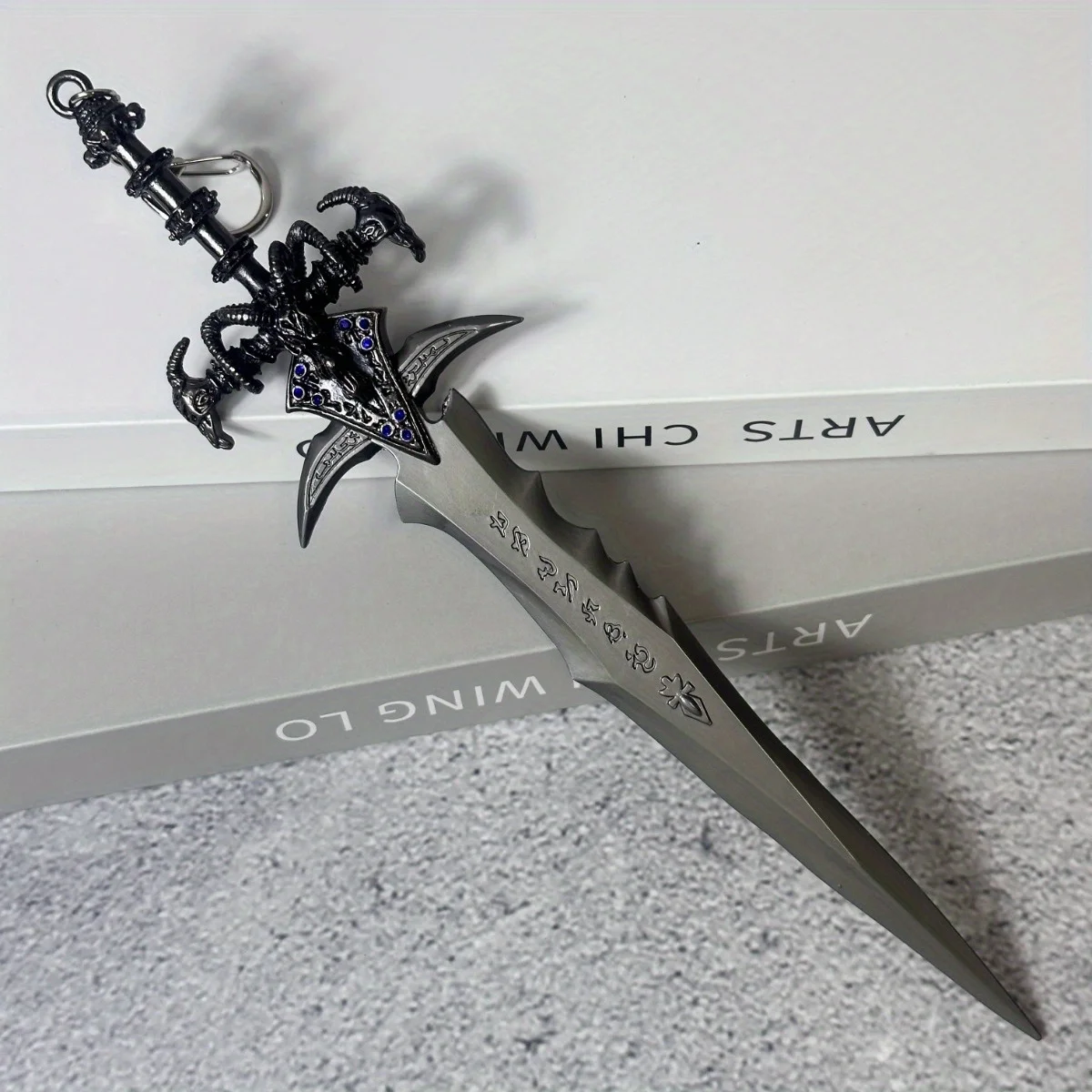 Espada de Metal de 21 cm (8.6 Pulgadas) del Mundo de Warcraft, Mini Katana Japonesa, Espada de Juego de Anime, Warglaive Azzinoth, Accesorio de Cosplay, Cuchillo de Regalo