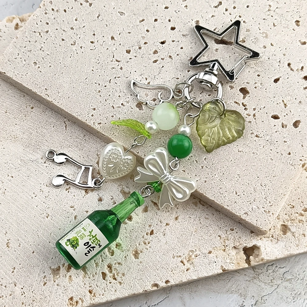 Kawaii Soju-Flaschen-Acryl-Schlüsselanhänger, grüner Taschenanhänger mit Musiknoten & Herz-Schlüsselring, niedliche Accessoires