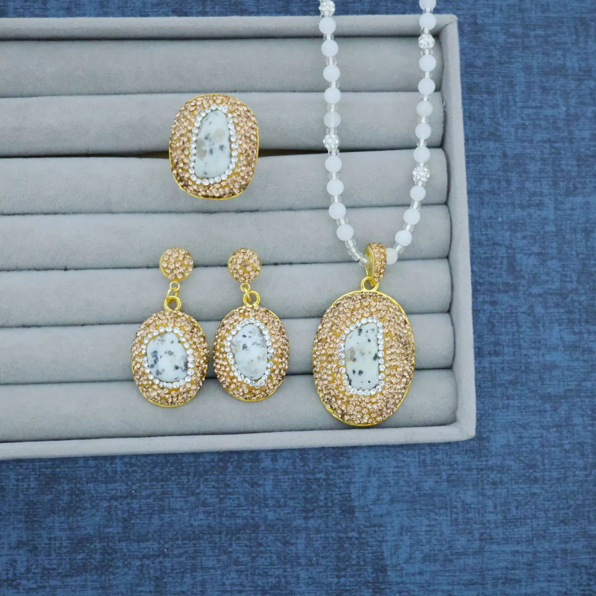

Natural Tianshan blue stone exquisite fashion popular European and American jewelry natural stone three-piece handmade original