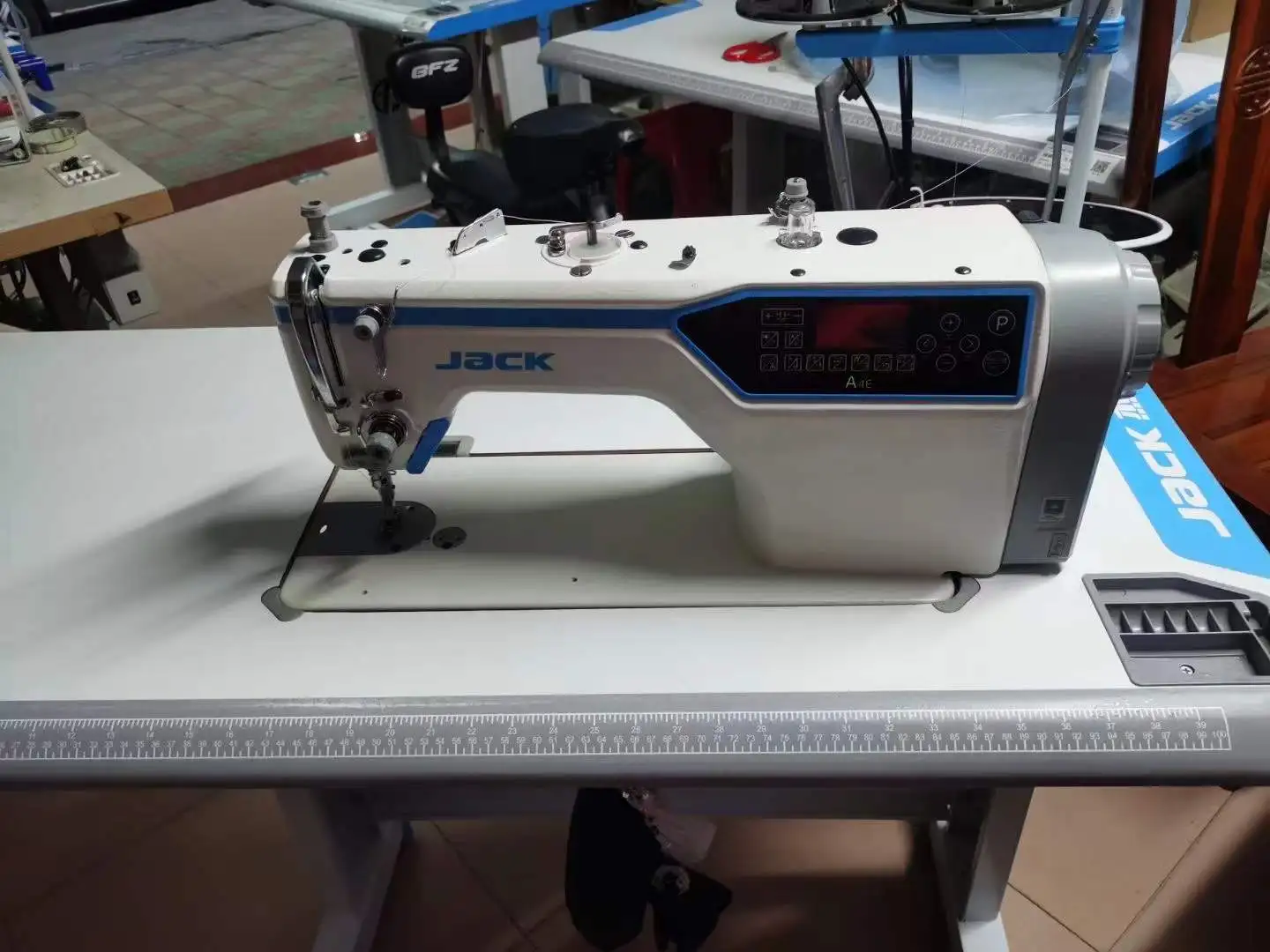 High Speed Sewing Machine Jack A4E Sound Light Computer Lockstitch   JA2-2