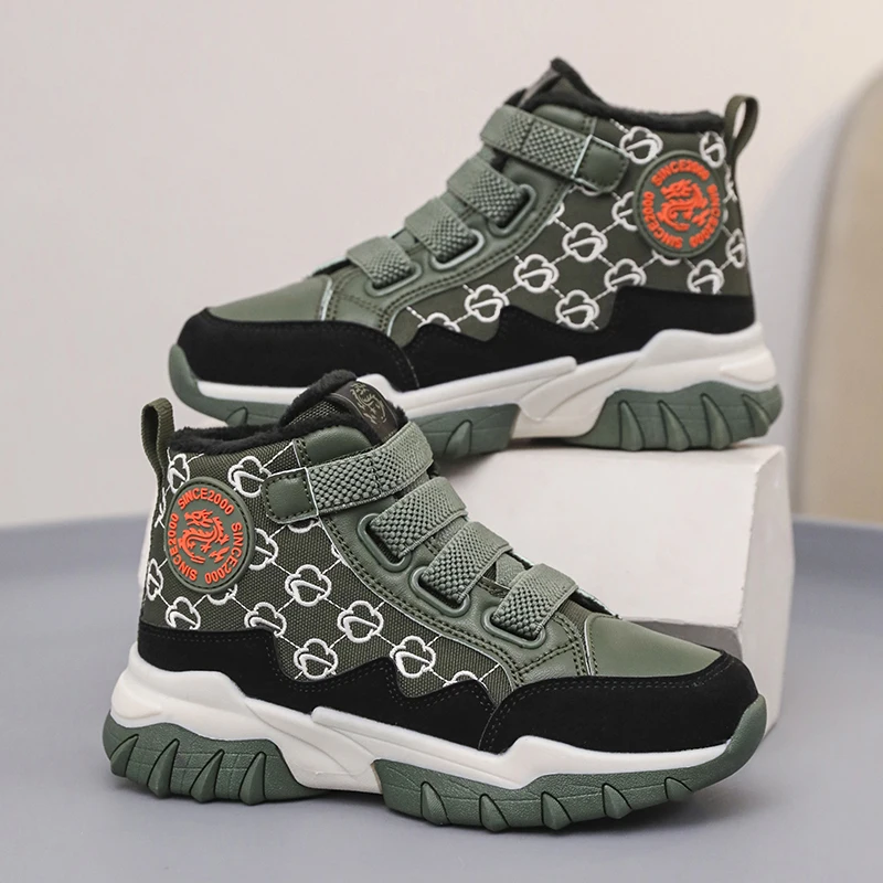 A pair of children's fashion high-top walking shoes, easy hook-loop closure, flexible deep tread daily sneakers YZ-2409