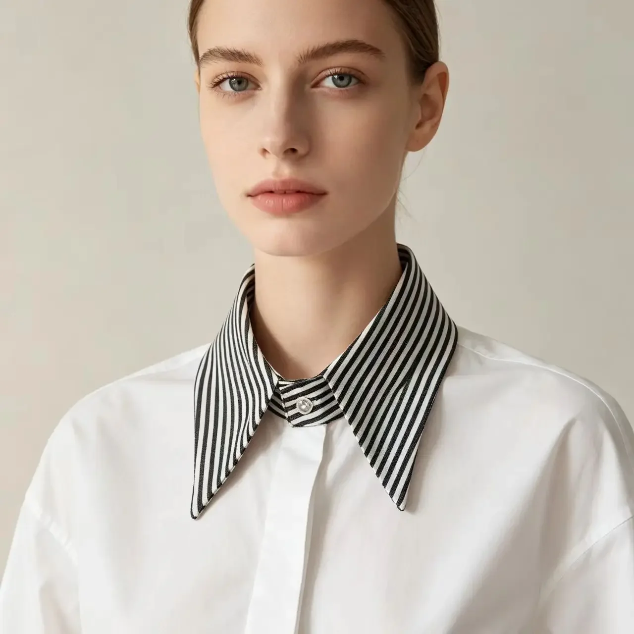 gola-falsa-removivel-listrada-em-preto-e-branco-com-pontas-para-camisas-sueteres-e-cardigans