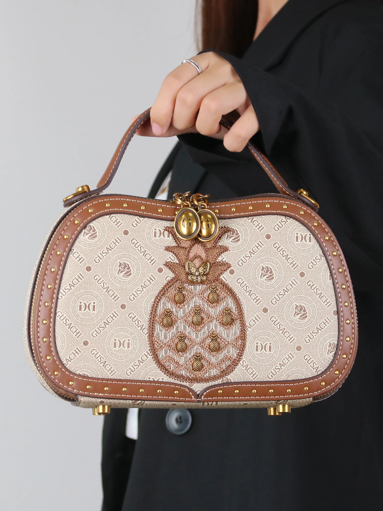 

2024 new autumn and winter fashionable women's bags, high-end hand-embroidered pineapple bags, PVC printed patterns, retro embro