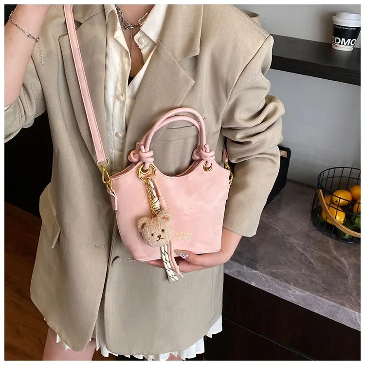 2025 Spring New Trendy Casual Bucket Bag Women Simple High-Sense European Style Work Commute Messenger