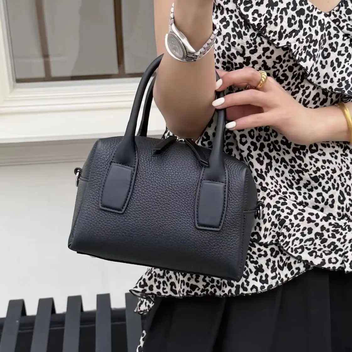 

Genuine Cowhide Leather Women's Shoulder Crossbody Purse Bag Luxury Designer Brand Ladies Cowhide Small Handbag for Woman 2026