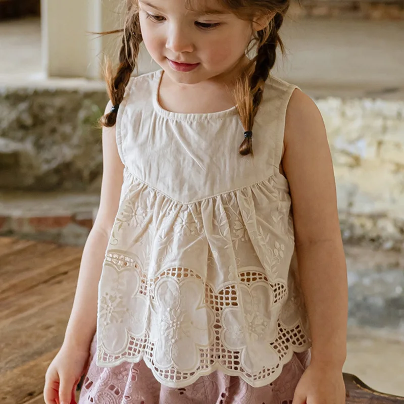 

2024 Kids Summer Sleeveless Top Girls Cotton Hollow Lace T-shirt France Pastoral style Clothes Girls Comfortable Top for 2-7y