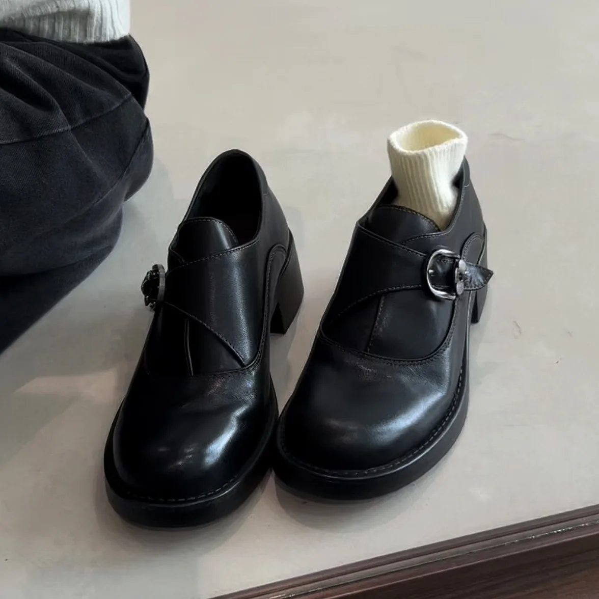 

﻿ Vintage Classic Black Strap Leather Brogue Shoes for Women Round Toe Patent Leather Chunky Heel Platform Office Loafers Dress