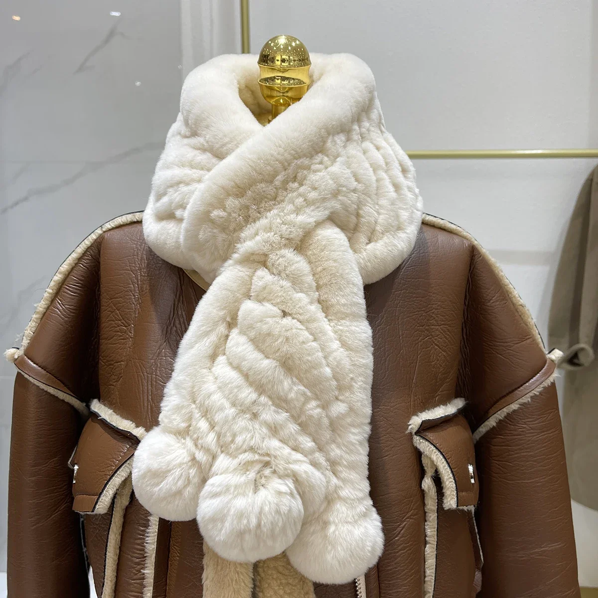 Echter Rex-Kaninchenfell-Schal für Damen, Winter, dick, warm, gestrickter Schal, doppelseitig, weicher Nackenwärmer, niedlicher Pompon-Kragen-Wickel. – Detail 5
