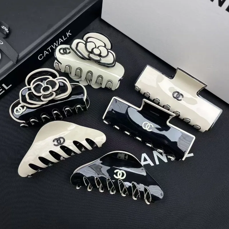 

Xiaoxiangfeng advanced sense back of the head shark clip temperament versatile hair catch acetic acid