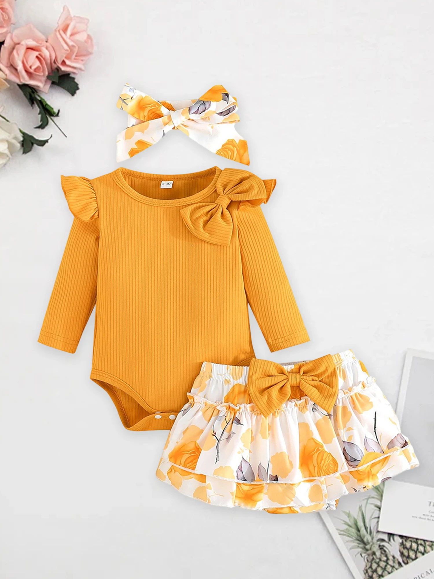 Romper lengan panjang 3 potong untuk bayi perempuan yang menggemaskan dengan detail pita, ikat kepala senada, dan rok bermotif