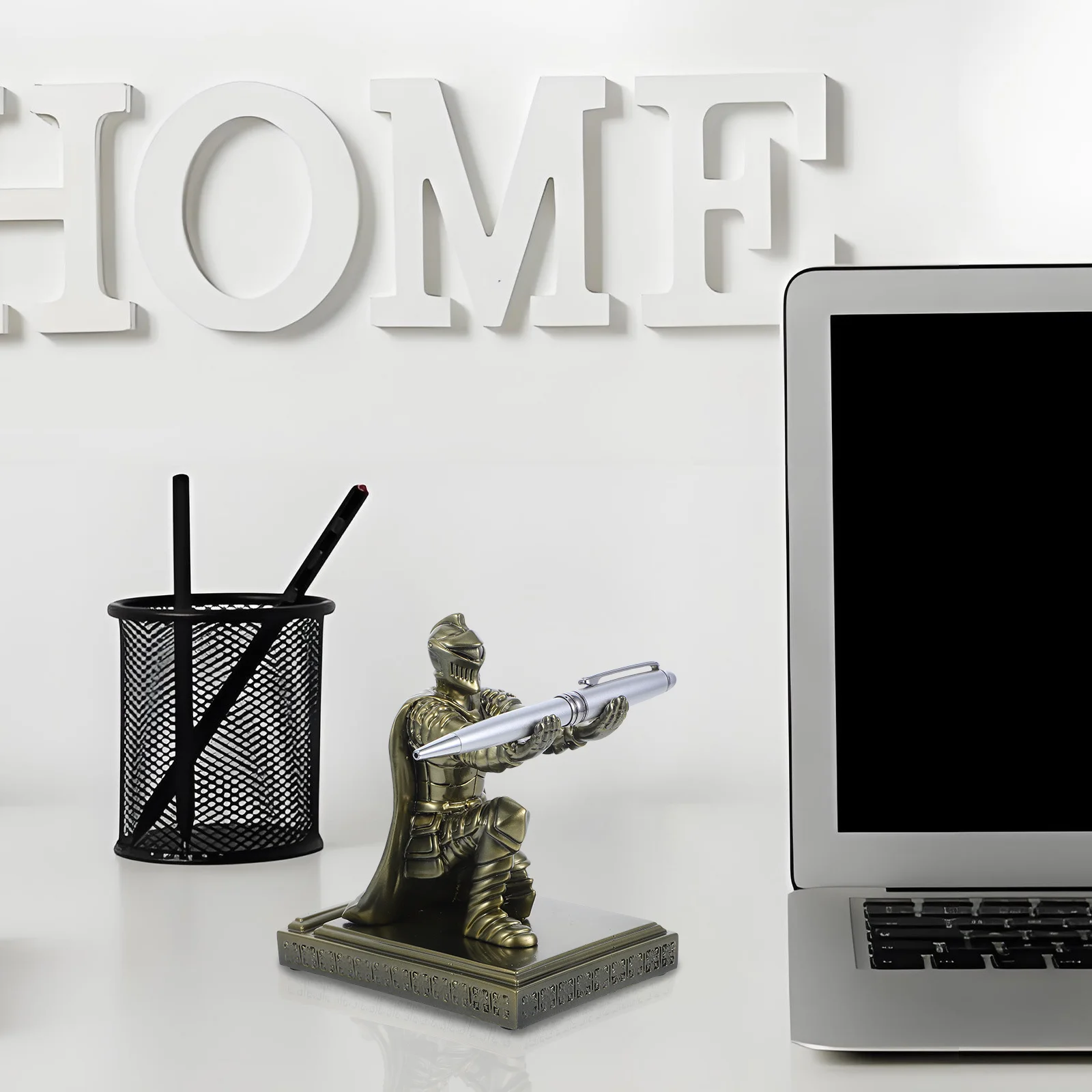 

Armored Knight Resin Pen Holder Small Retro Soldier Pencil Stand Medieval Desk Decor Unique Office Pencil Holder Accessories