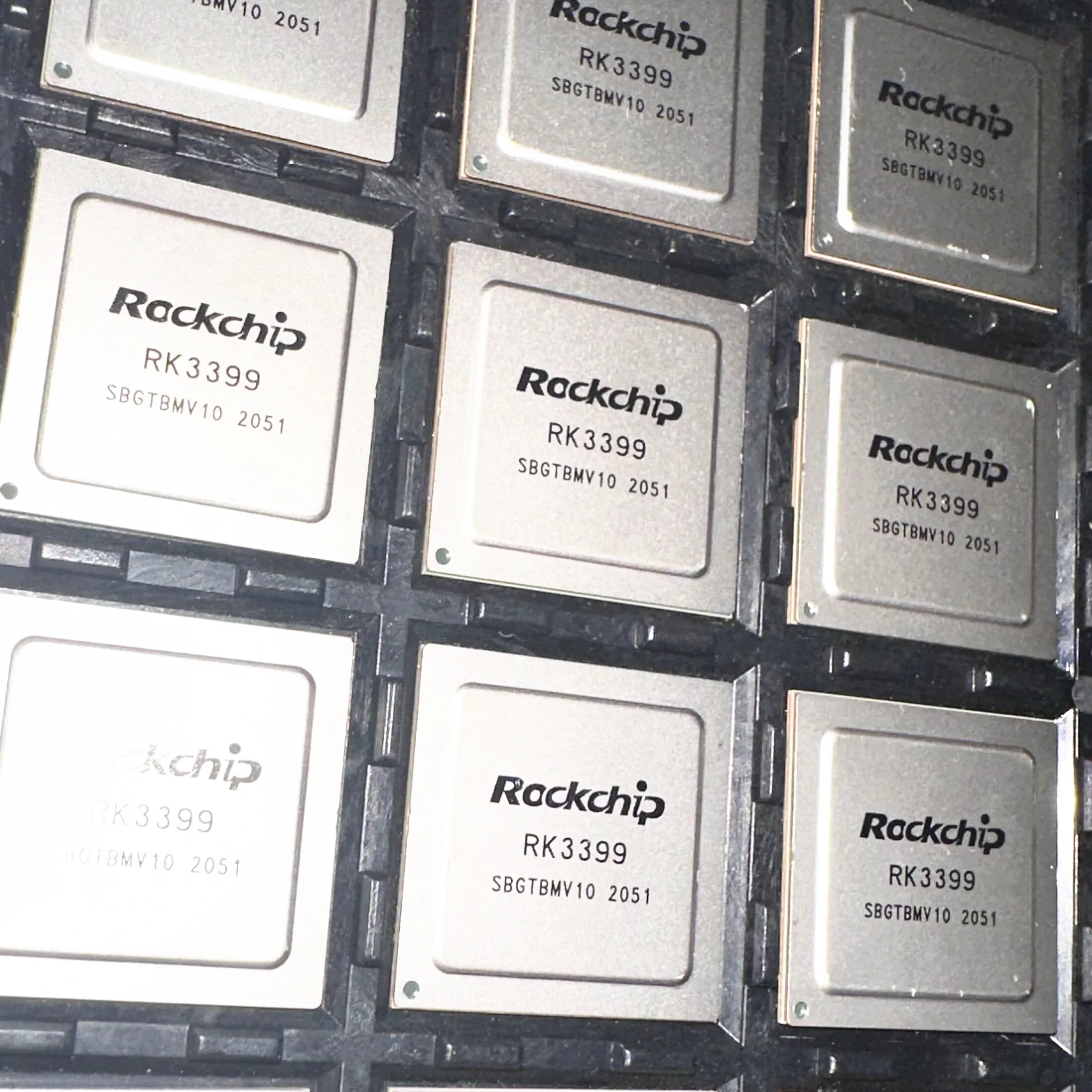 

1pcs/Lot RK3399PRO FCBGA-828 RK3399 Dual Cortex-A72+Quad Cortex-A53 Large And Small Core CPU Architecture 2.0GHz