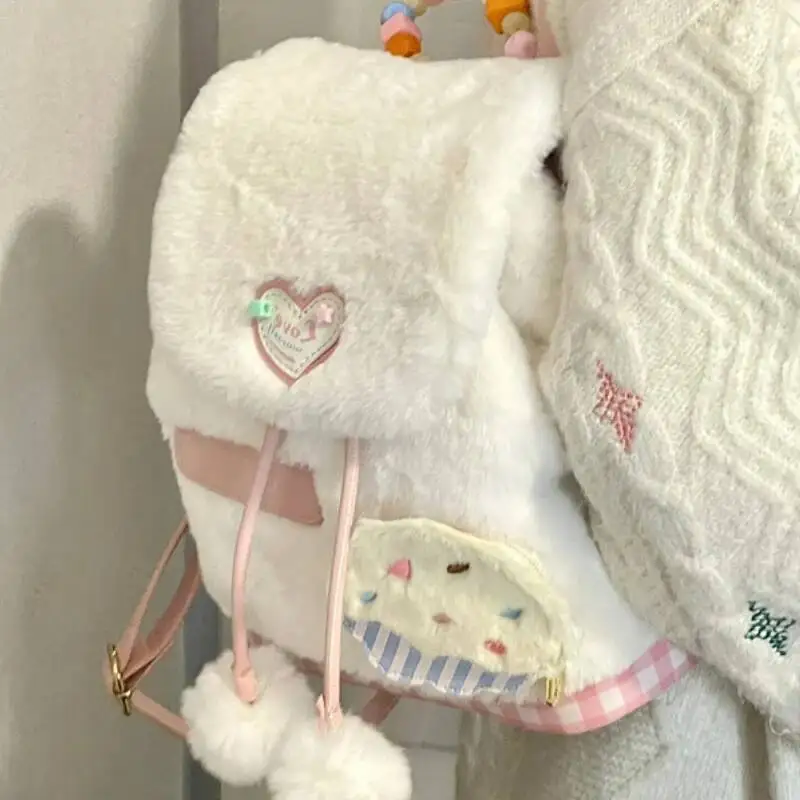 กระเป๋าเป้ขนปุยแฟชั่นน่ารักสไตล์คาวาอี้สำหรับผู้หญิง ปี 2025 เหมาะกับทุกโอกาส ใช้ได้ทั้งไปโรงเรียนและลำลอง  กระเป๋าเป้ขนเทียมสไตล์ Y2k