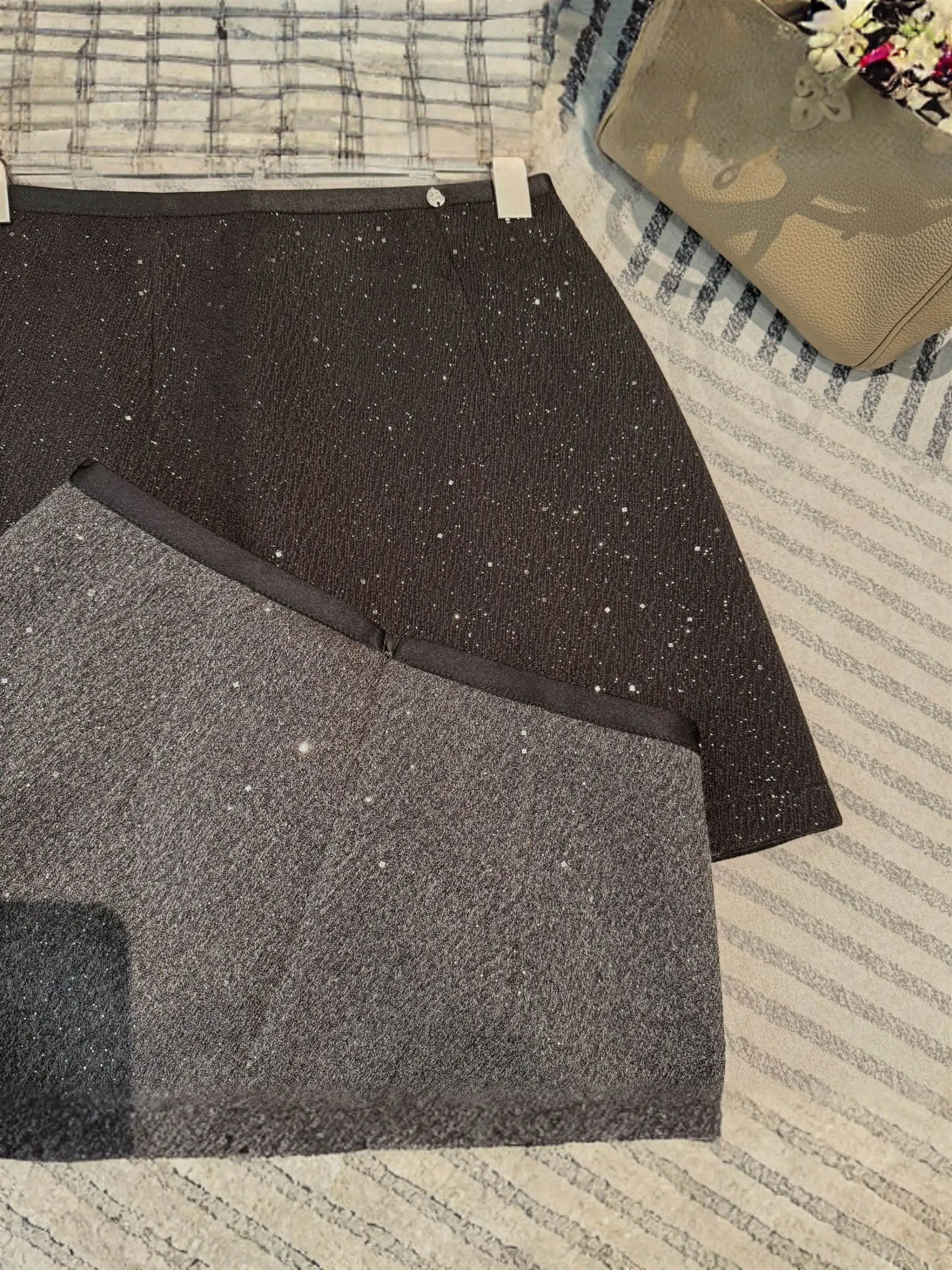 

Повседневная короткая юбка с высокой талией, А-силуэт, из полиэстеровой смеси, универсальная, осенне-зимняя, стройнящая, удобная для фотосессий, для женщин