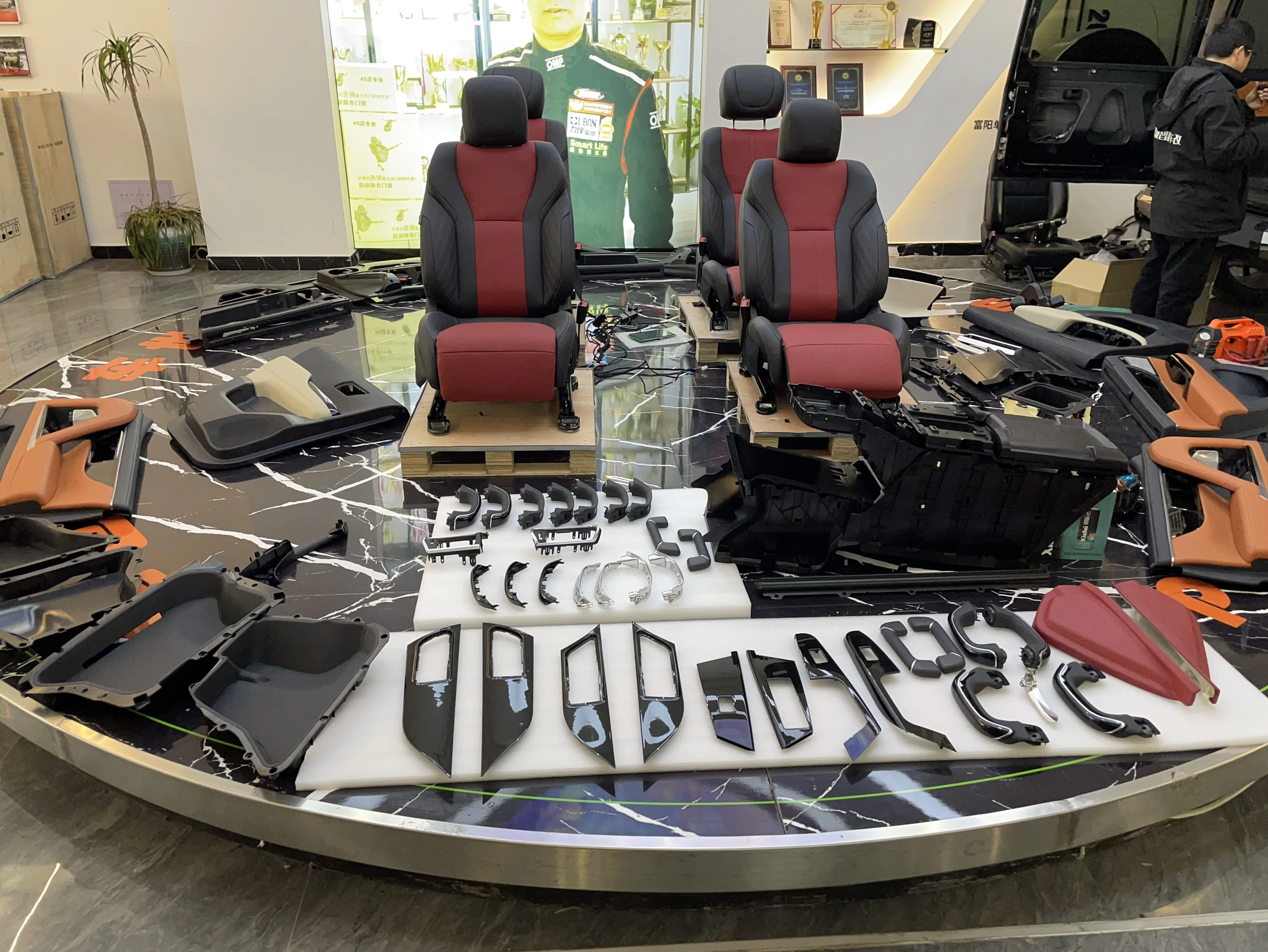 طقم تحويل ترقية داخلية فاخرة طراز MBS مع وحدة تحكم مركزية للمقاعد لسيارة Land Cruiser LC300 #3