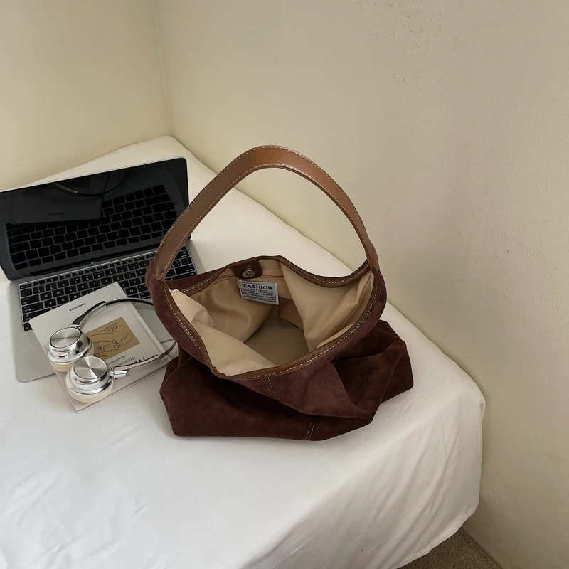 حقائب كتف من جلد البولي يوريثان بتصميم Leftside للنساء 2025 حقيبة هوبو شتوية جديدة للسيدات ريترو ​ حقائب اليد والمحافظ الفاخرة 2 قطعة/المجموعة