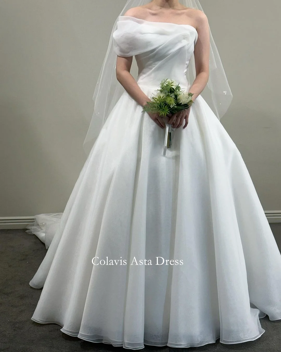 

Colavis Asta Korea One Shoulder Organza Ball Gown Ruched Wedding Dresses 웨딩드레스 Custom Made Photoshoot Bride Gowns Plus Size