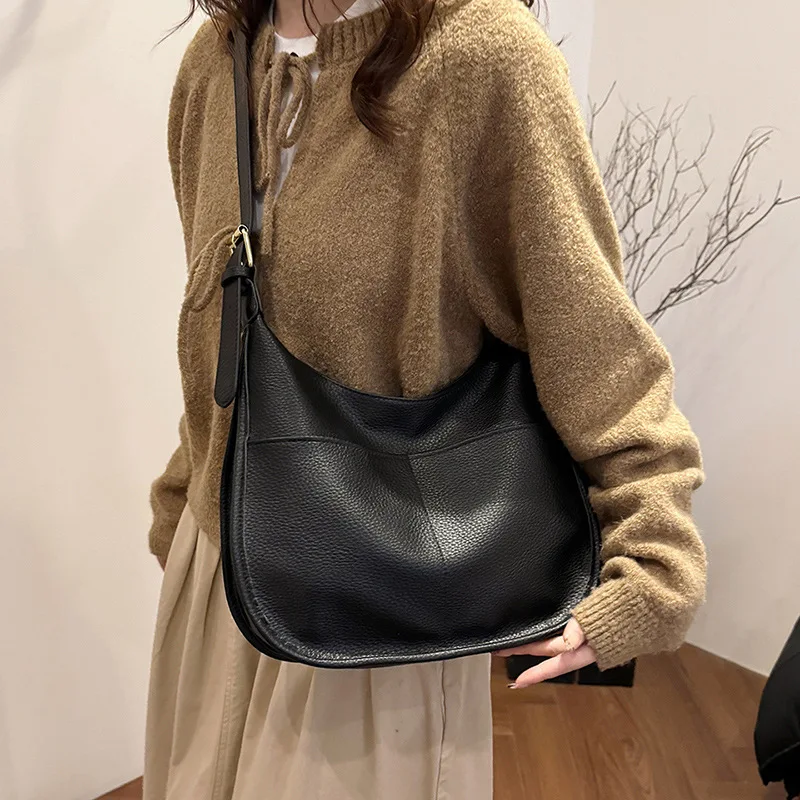 

Новая модная ретро-сумка однотонного цвета с мягкими стенками и большой вместимостью, стильная и трендовая сумка через плечо для повседневного использования, сумка-тоут.