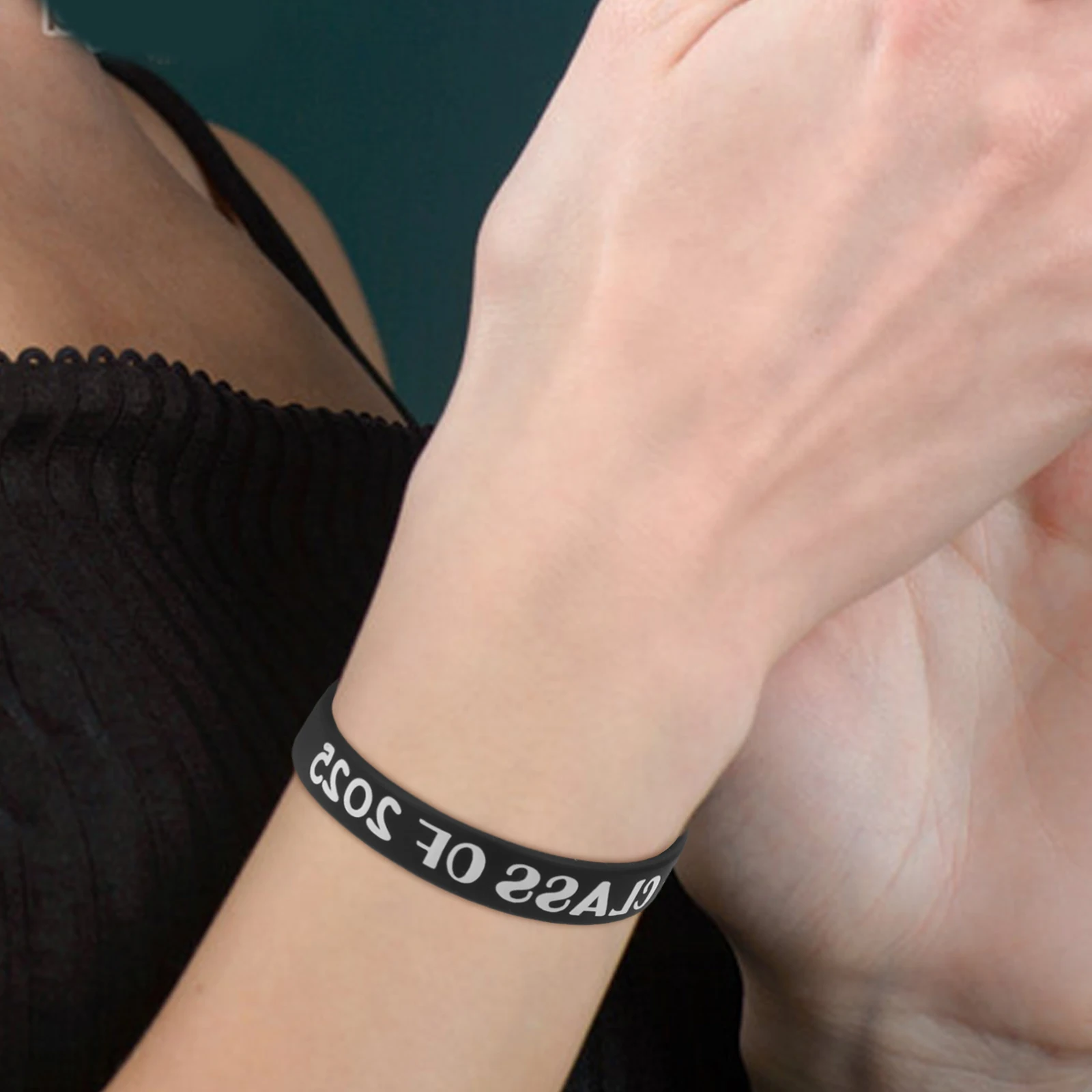 

8pcs Graduation Bracelets Silicone Wristbands Class of 2025 Celebration Supplies Party Accessories Keepsake Gifts