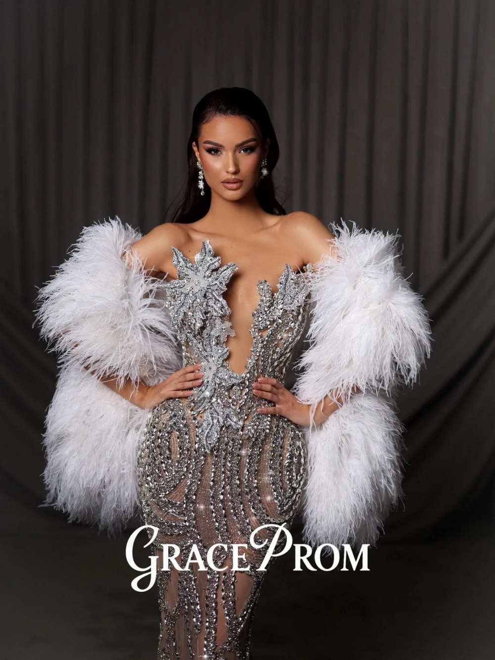 

GraceProm Splendid Feather-Cape Evening Dress 2026 Crystal Carpet Gown Flawless A-Line Floor-Length Party Gown فساتين سه