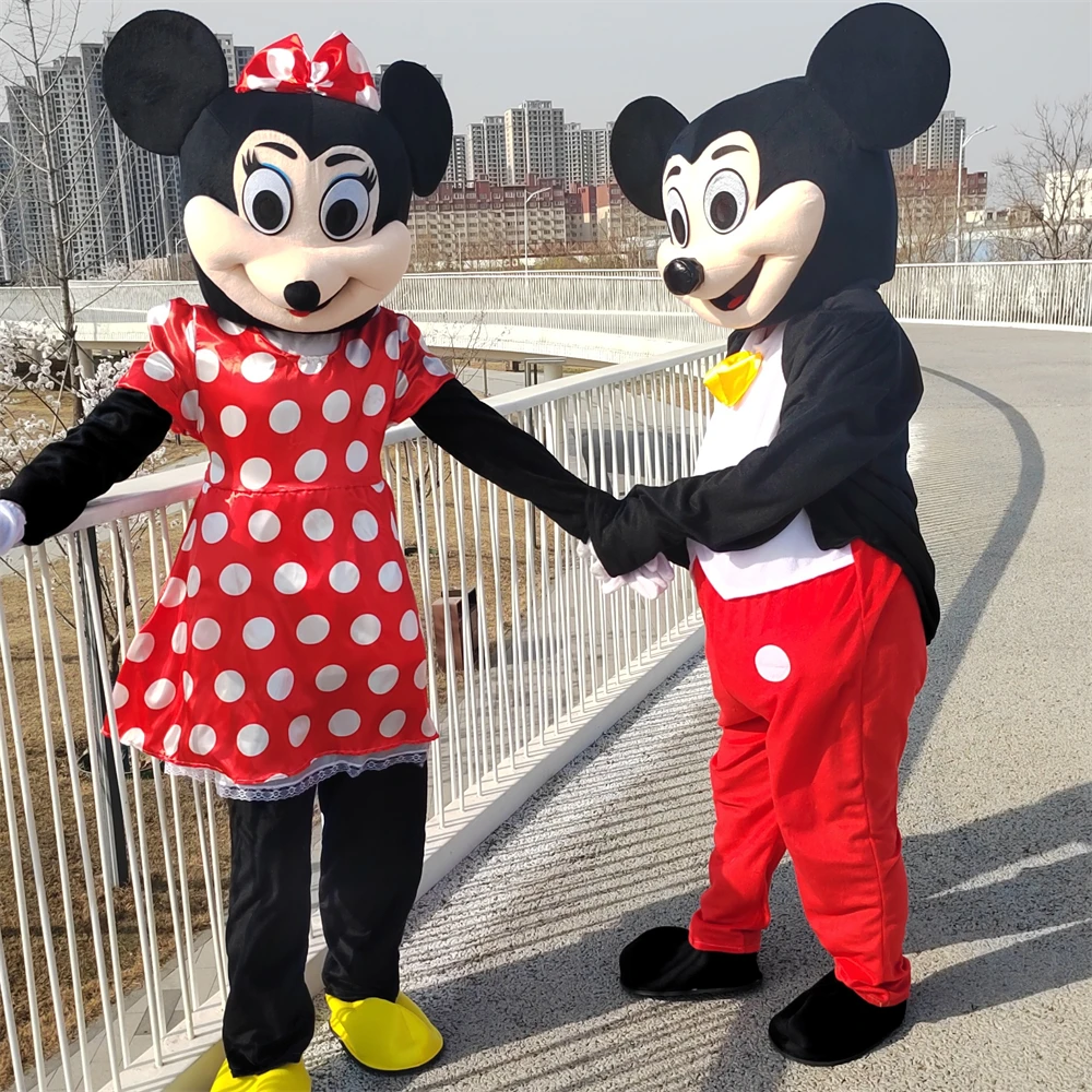 Рисунок 3 - Новогодний золотой костюм Минни Маус