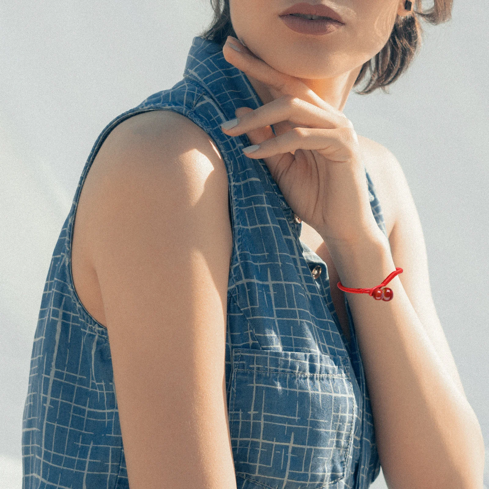 

2Pcs Red Rope Bracelets Hand-Woven Stylish Woven Rope Wristband for Lovers Students Girlfriends Anniversary Travel Celebration