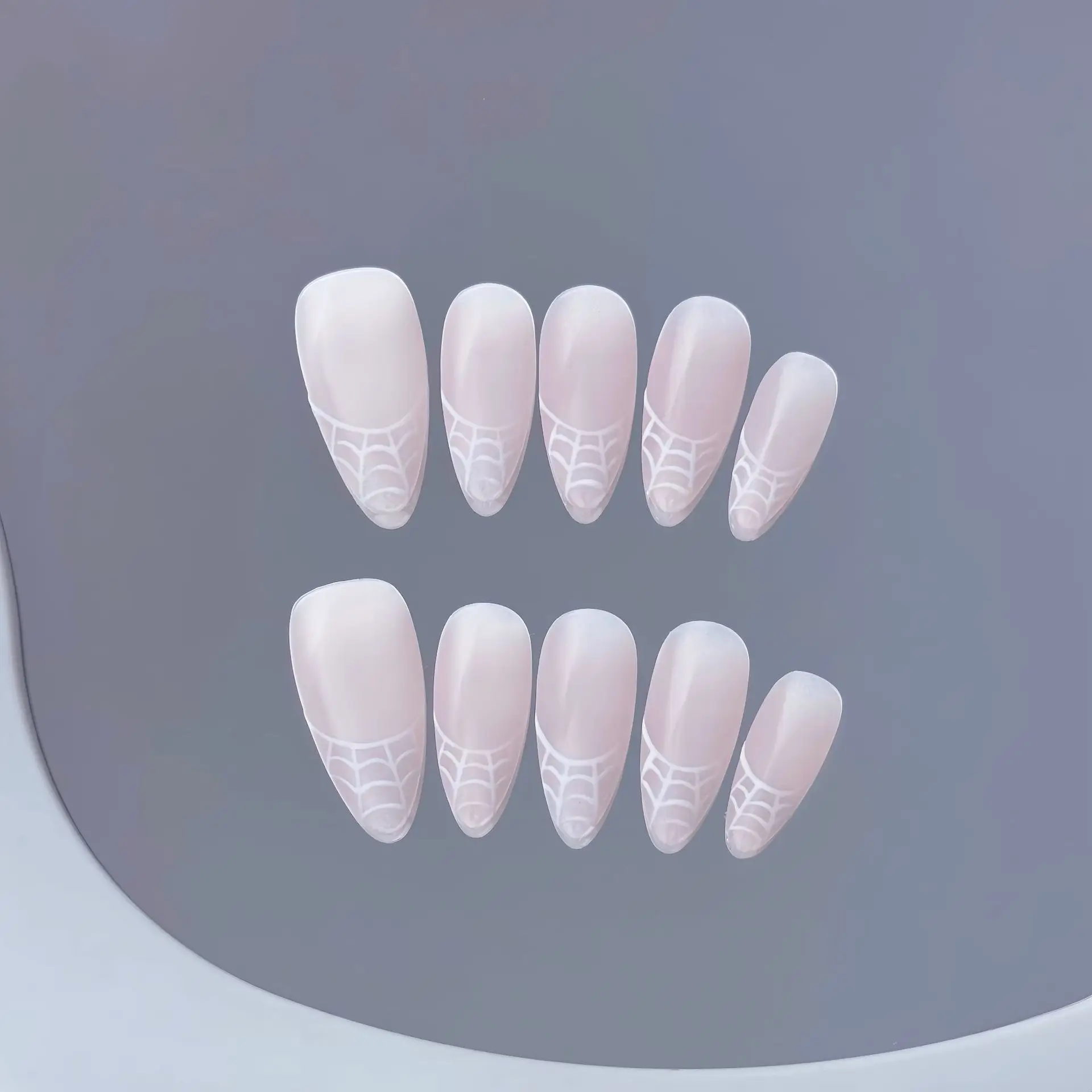 10개 수제 아몬드 Y2K 프레스온 네일 누드 핑크 파우더 매트 스파이더 메쉬 디자인 스윗 쿨 인조 손톱 착용 가능한 네일 스파이스 걸