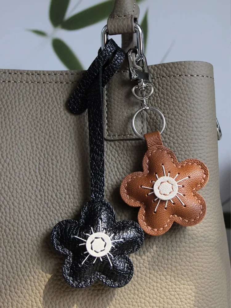 New Arrival PU Leather Flower Shaped Handmade Bag Pendant Keychain For Man Or Woman Gift