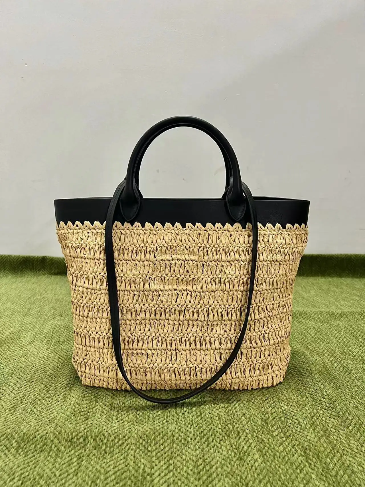 2024 Luxury Design Grass Woven Cabbage Basket Woven Crossbody Bag Large Capacity Women's Bag