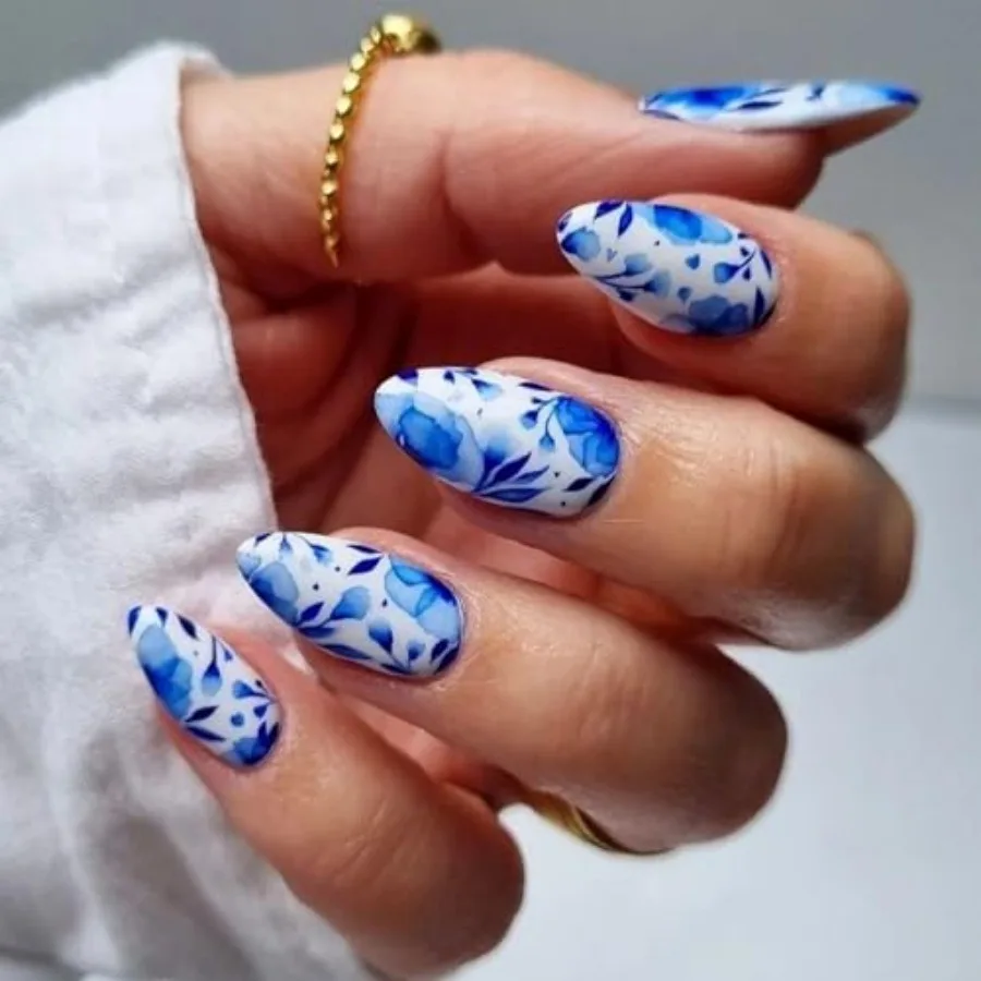 

Press on Nails Almond Fake Nails Short False Nail Blue and White Porcelain Acrylic Nails Full Cover Glue on Nail Glossy Stick o