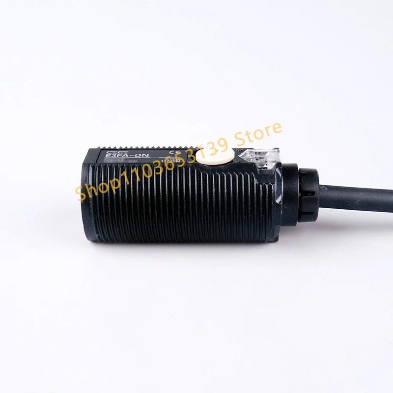 E3FA-DN14 The Cable Length Is 2m E3FA Cylindrical Photoelectric Sensor Plastic Shell