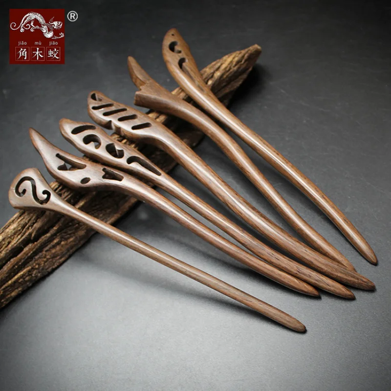 

Заколка для волос из акации, доступны различные стили.