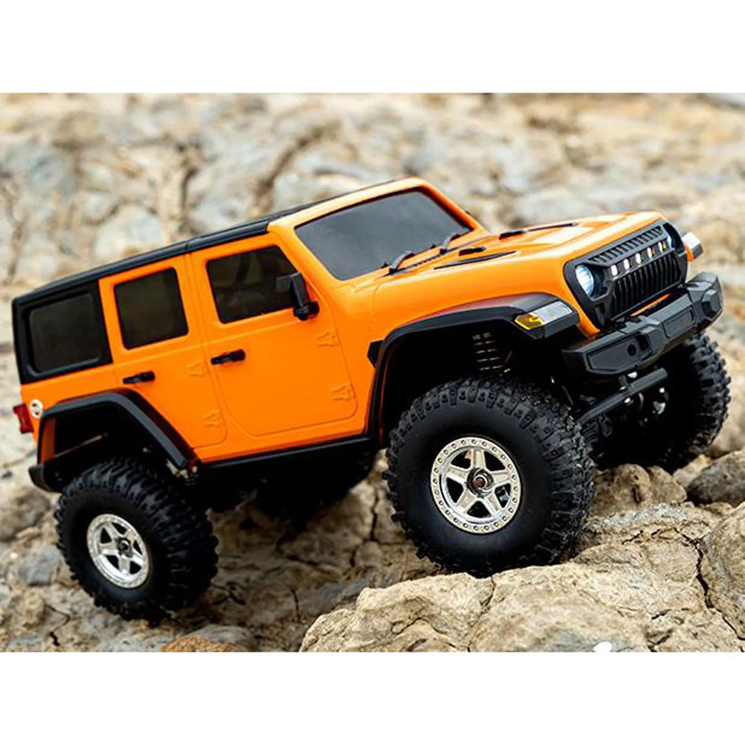 Cadeau 1/18 RC voiture sur chenilles 4WD télécommande Simulation voiture tout-terrain C8801 RTR moteur sur chenilles ESC LED lumières véhicule jouets