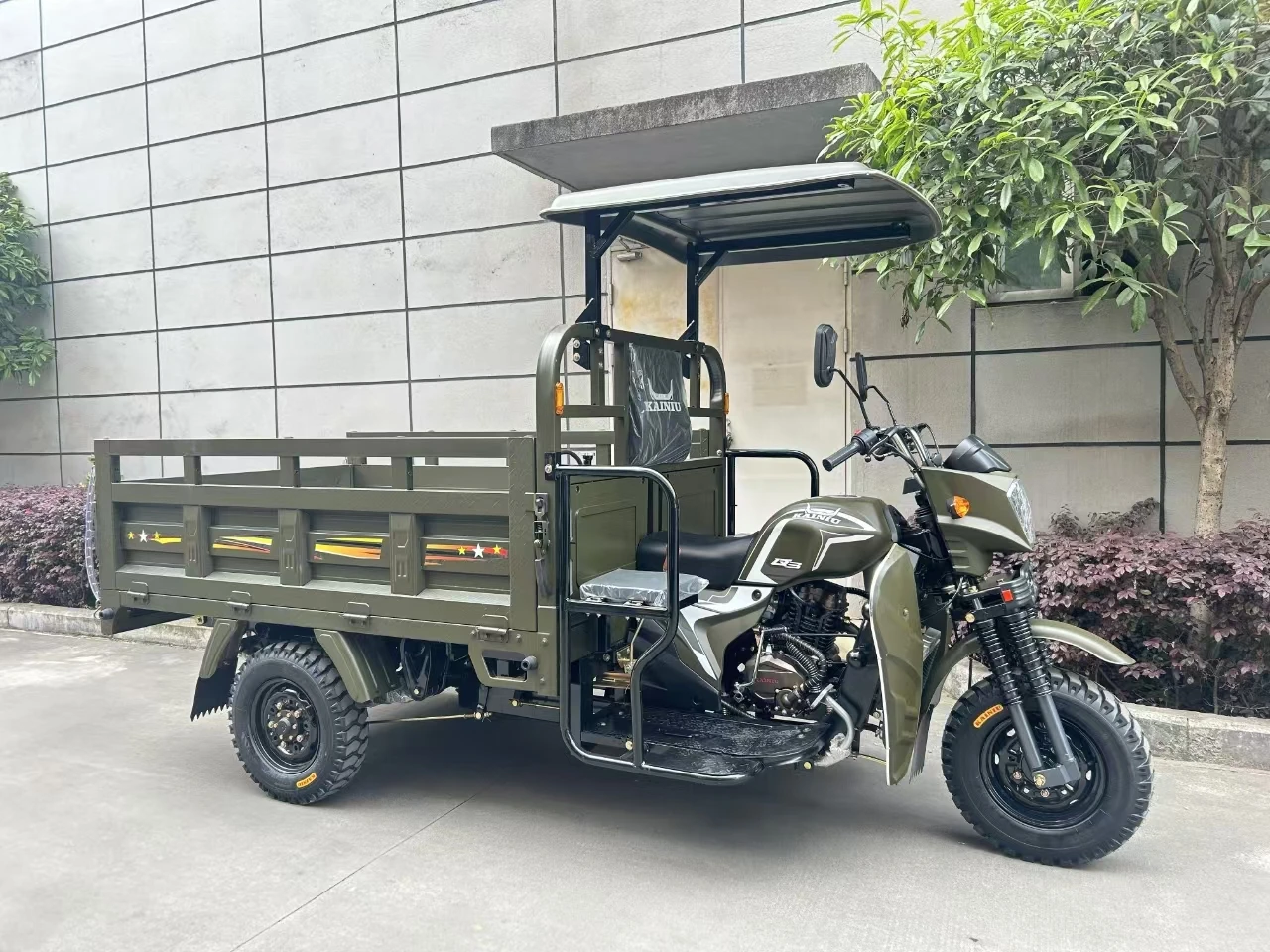 2026 New 200CC Cargo Tricycle 3 Wheel Motorcycle with Roof & Sound Heavy Duty Trike for Adult Farm Delivery Truck