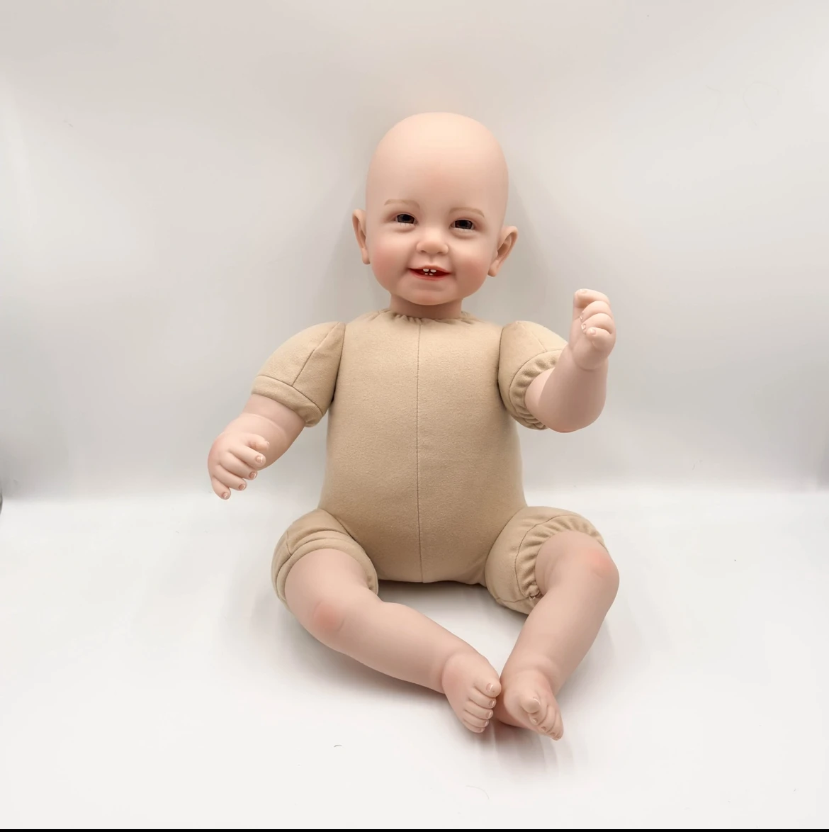 Kit de poupée Reborn vierge de 22 pouces avec 4 dents, visage souriant, vinyle simplement peint, yeux noirs brillants et corps en tissu, bricolage