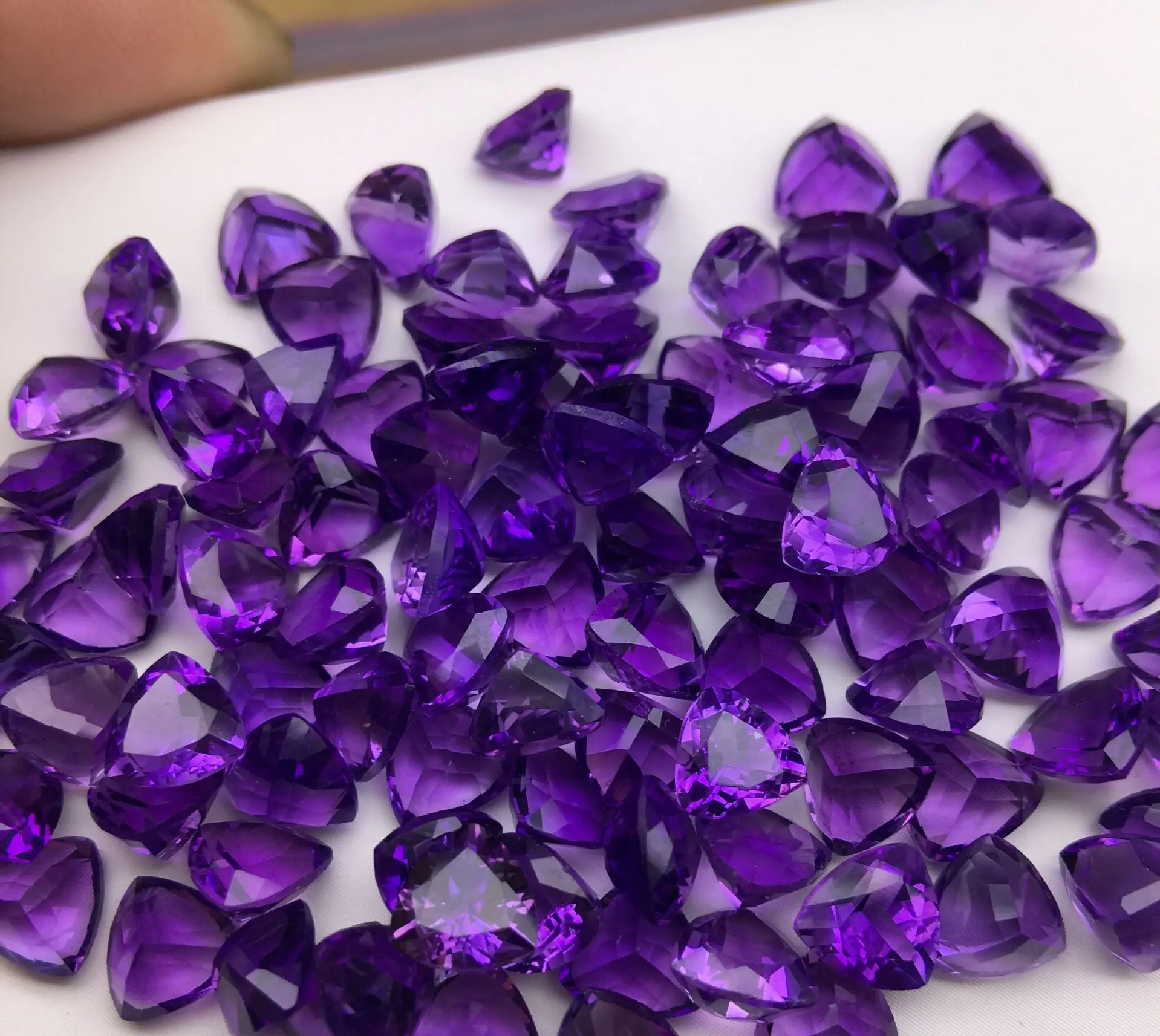 الجملة 10 قطعة/الحزمة حقيقية جمشت الرائعة قطع كابوشون 6 مللي متر مثلث الأحجار الكريمة الدائري الوجه للمجوهرات DIY بها بنفسك