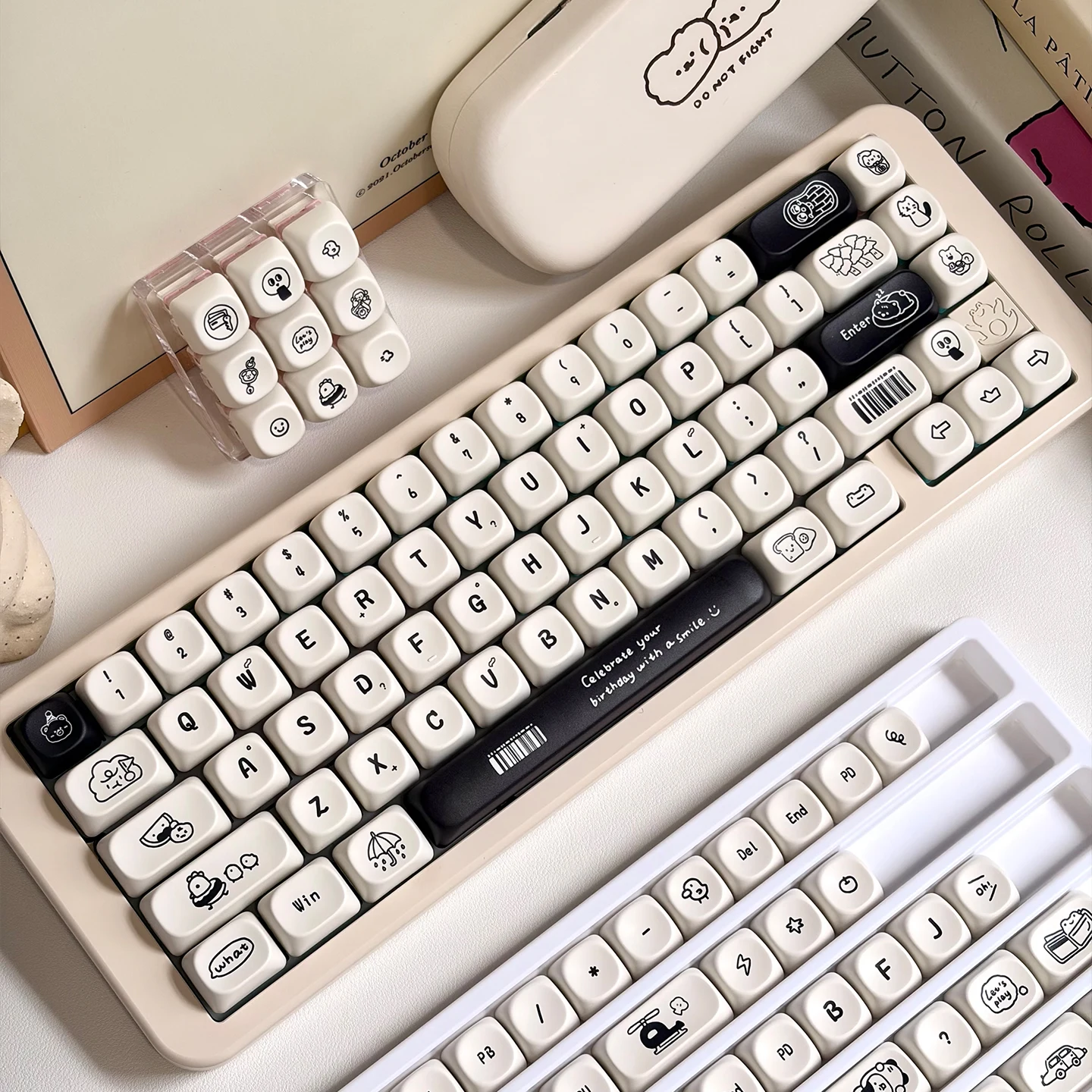 

Happy Daily Life Keycaps Beige MOA Dye Sub PBT keycap sets Cute Round Cartoon Key Cap For MX Switch Mechanical Keyboard